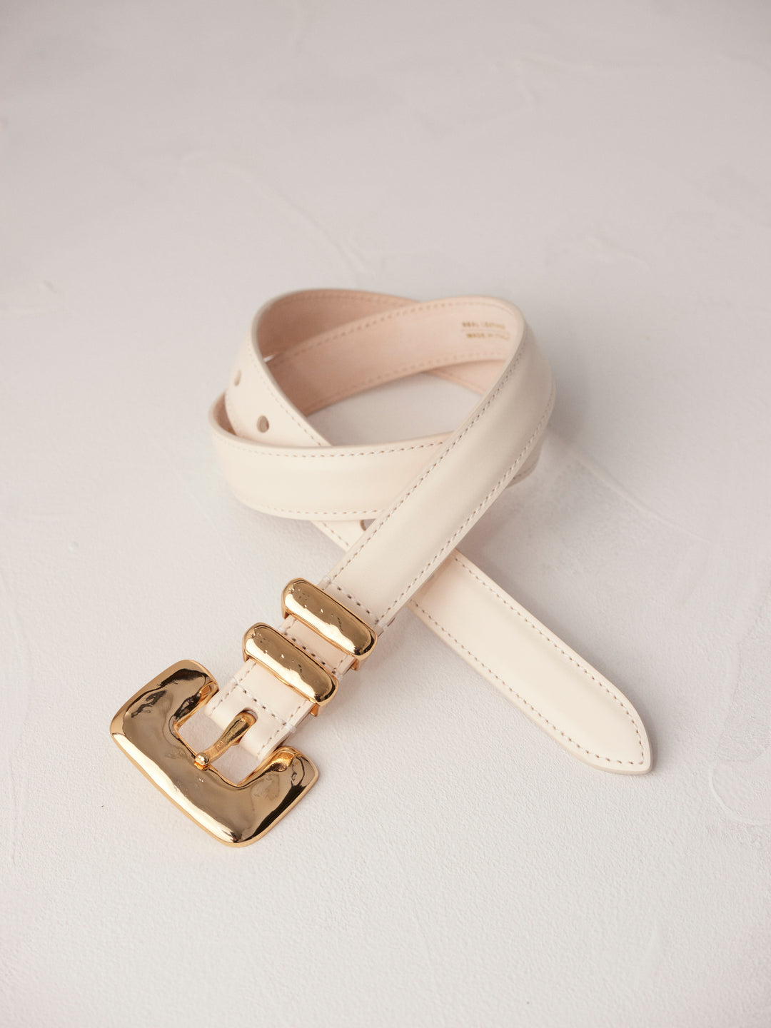 Elegant and stylish women's fashion accessory. High-quality and chic statement piece. Italian sourced leather. Calfskin suede. Silver hardware. 24k gold. Luxury. Déhanche.