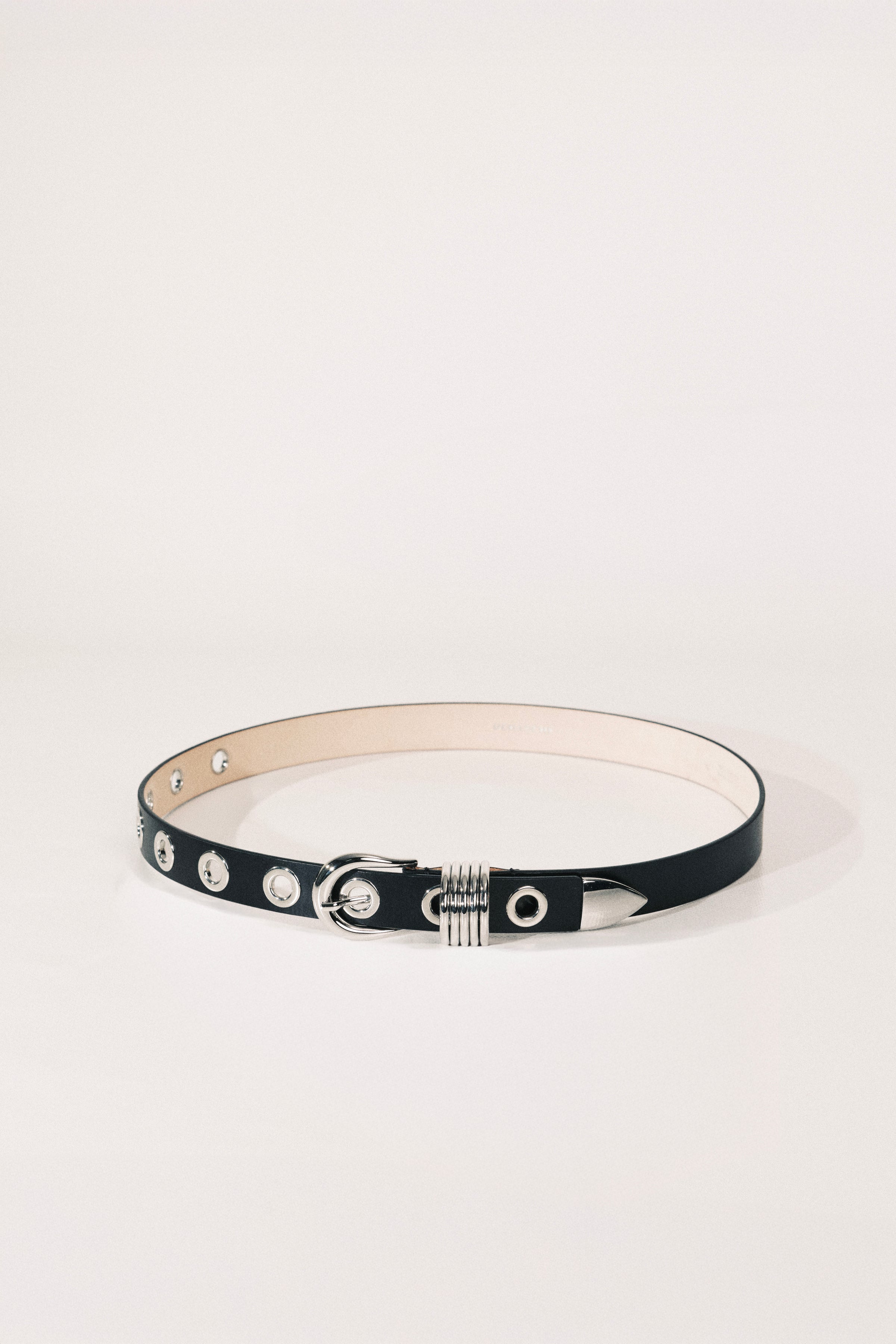 Hollyhock 10 Rivet Black Silver