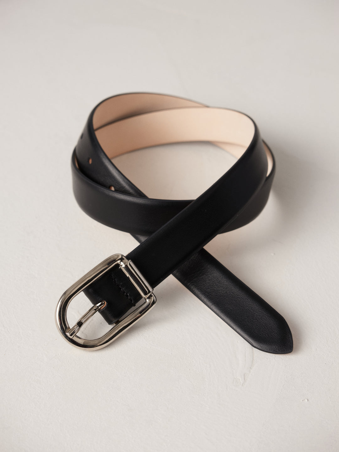 Déhanche Mija black leather belt with silver buckle, displayed against a light background.