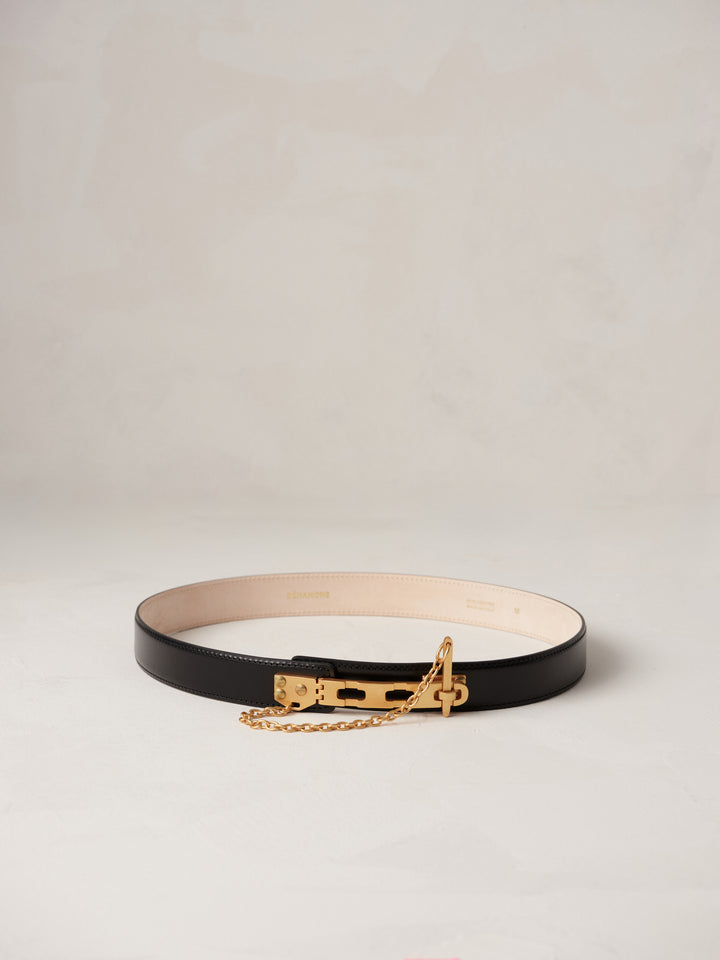 Déhanche Artemisia black leather belt with gold buckle and chain, featuring a minimalist design. Perfect accessory for elegant and chic outfits.