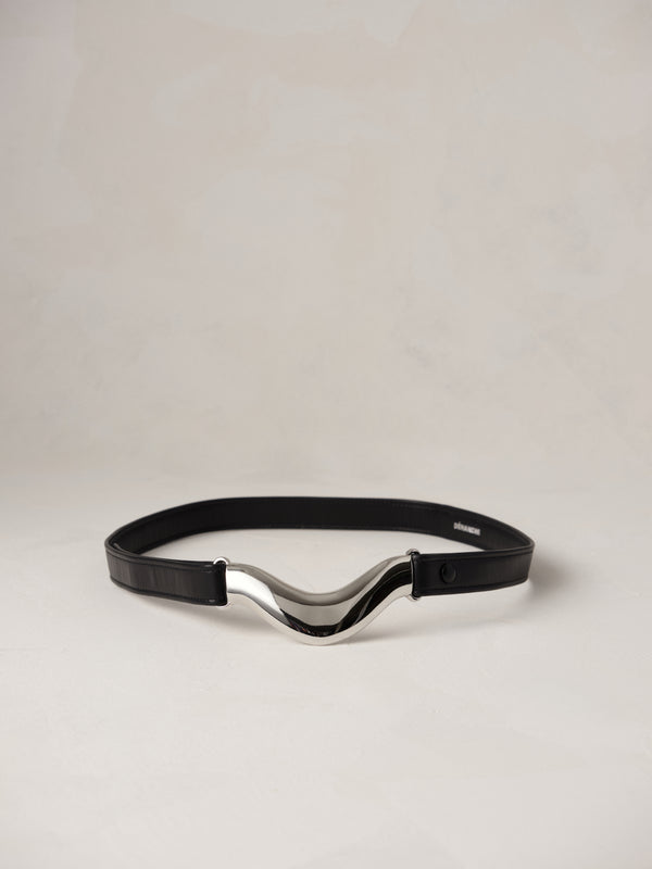 Déhanche Brancusi belt in sleek black leather, featuring a striking sculptural silver centerpiece, epitomizing modern elegance and sophisticated style.