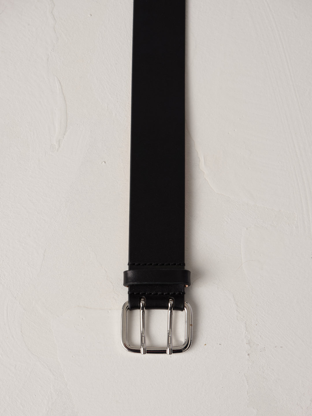 Déhanche Hutch Leather Belt - Classic black leather belt with a sleek silver buckle. Perfect for adding a touch of timeless elegance to any outfit.